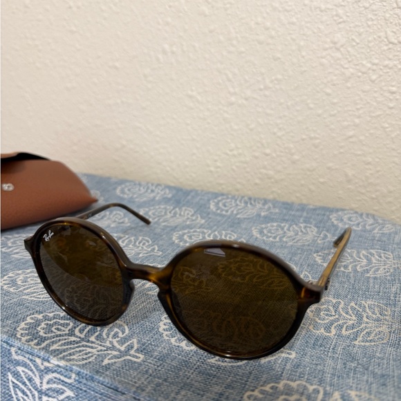Ray-Ban Tortoise Round Sunglasses with Brown Case main image 4